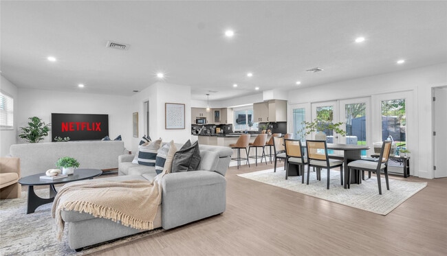 2201 N 50th Ave in Hollywood, FL - Building Photo - Building Photo