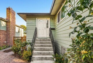 4204 SE Main St in Portland, OR - Building Photo - Building Photo