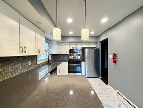 182 W 32nd St in Bayonne, NJ - Building Photo - Building Photo