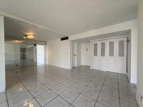 17011 N Bay Rd, Unit 607 in Sunny Isles Beach, FL - Building Photo - Building Photo