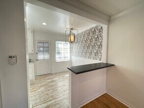 11672 Oxnard St, Unit 11672 in Los Angeles, CA - Building Photo - Building Photo