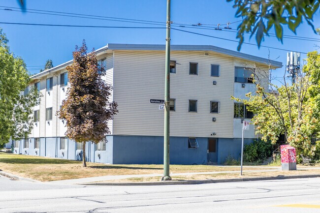 Chelsea Lodge in Vancouver, BC - Building Photo - Building Photo