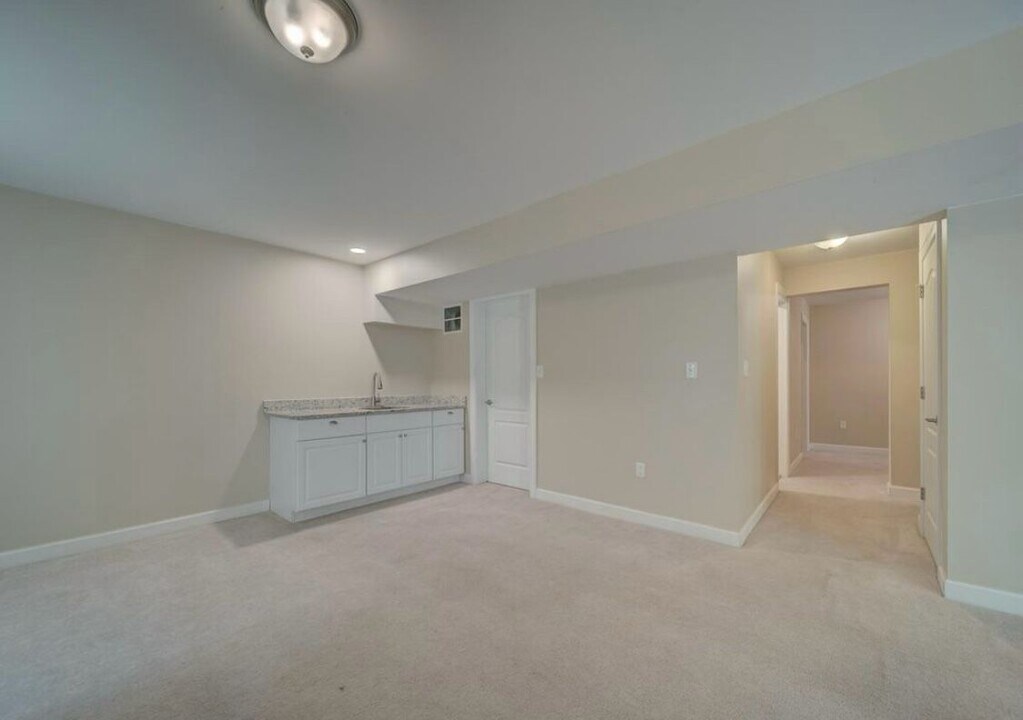 18413 Cedar Dr in Triangle, VA - Building Photo