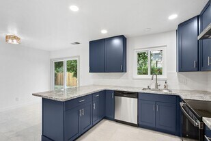 1717 Oleander Pl in Davis, CA - Building Photo