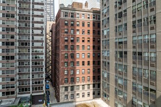 227-237 E Delaware Pl in Chicago, IL - Building Photo - Building Photo