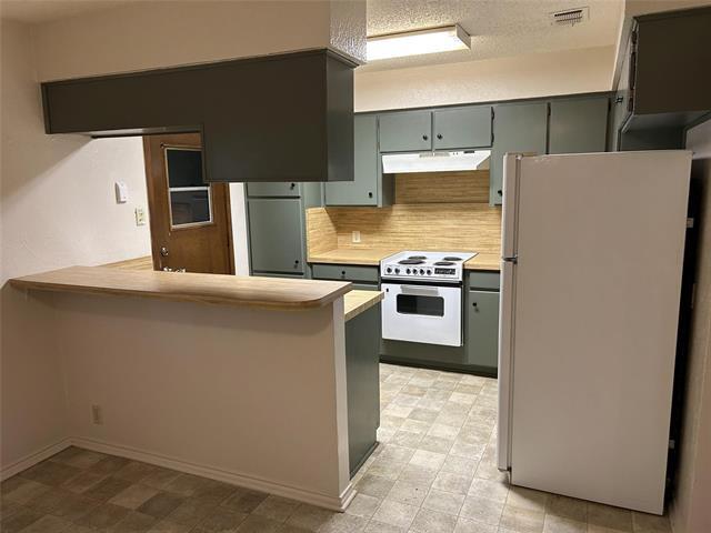1300 N Nolan River Rd in Cleburne, TX - Building Photo