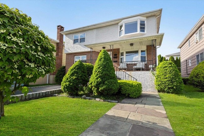 property at 492 Main St E