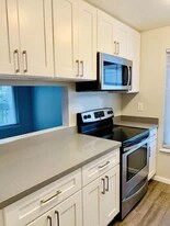 12626 NE 118th St, Apt 2 in Kirkland, WA - Building Photo