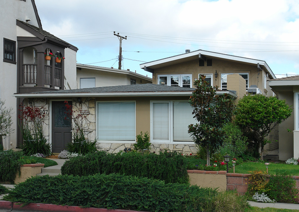 307 Fernleaf Ave in Corona Del Mar, CA - Building Photo