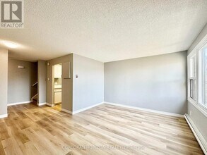 1200 Courtland Ave E in Kitchener, ON - Building Photo - Building Photo