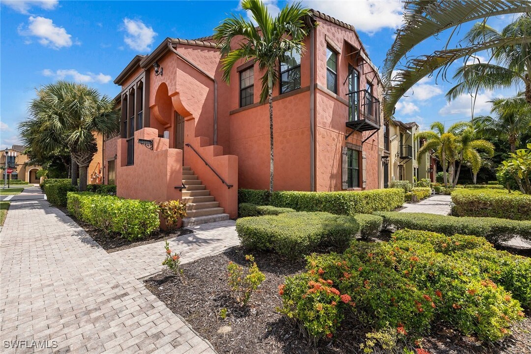 9066 Albion Ln N in Naples, FL - Foto de edificio