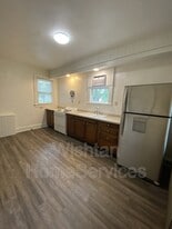 525 S Lafayette St in Macomb, IL - Building Photo