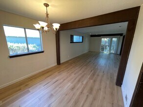 1372 Walnut St in San Carlos, CA - Building Photo - Building Photo