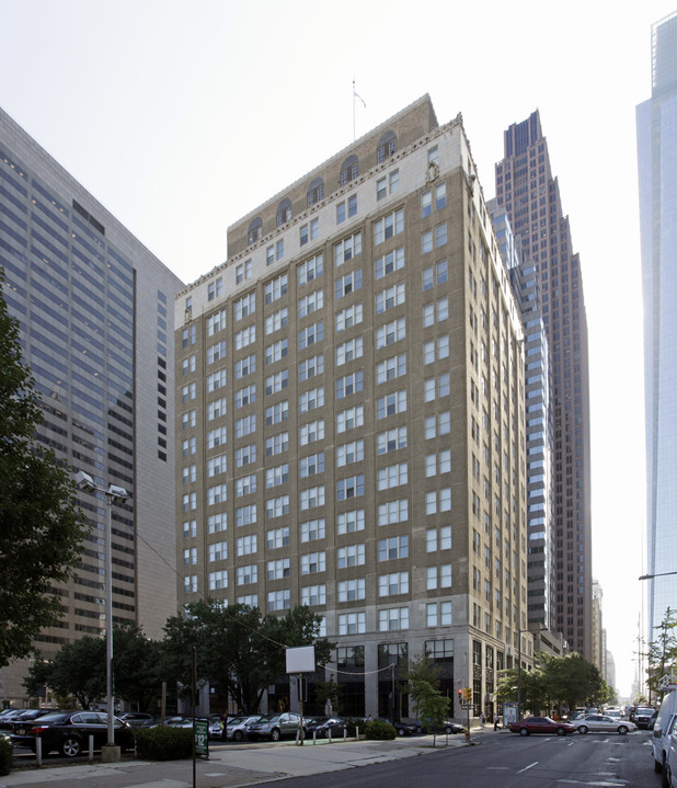 The Lofts At 1835 Arch in Philadelphia, PA - Building Photo