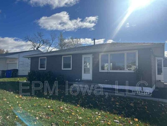 4821 Midway Dr NW in Cedar Rapids, IA - Building Photo - Building Photo