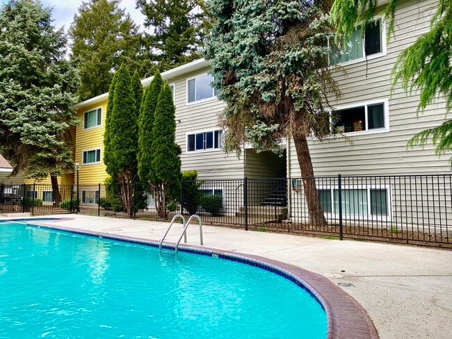 Images Springcreek Apartments in Milwaukie, OR - Foto de edificio - Building Photo
