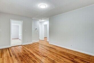 2735 Robin Hood Dr in Greensboro, NC - Building Photo - Building Photo