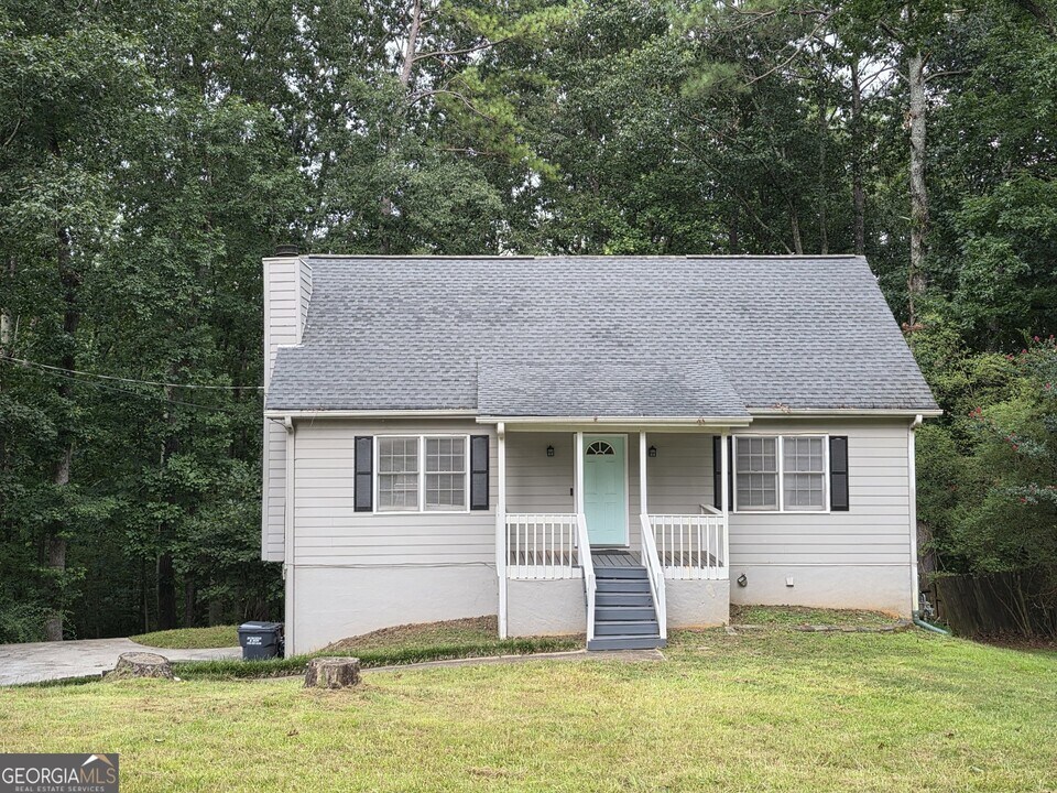 3973 Woodland Cir SE in Conyers, GA - Foto de edificio