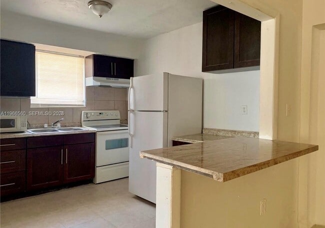 2165 Washington Ave in Opa Locka, FL - Building Photo - Building Photo