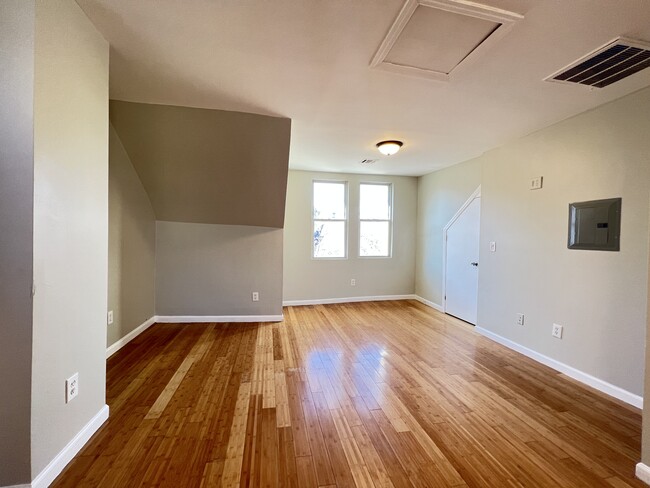 116 Seymour Ave, Unit 3 in Newark, NJ - Building Photo - Building Photo