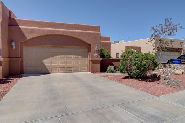 2305 Santo Domingo Ave