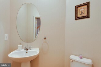 13396 Burrough Farm Dr in Herndon, VA - Building Photo - Building Photo