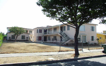 8138 Chestnut Ave in South Gate, CA - Building Photo - Building Photo