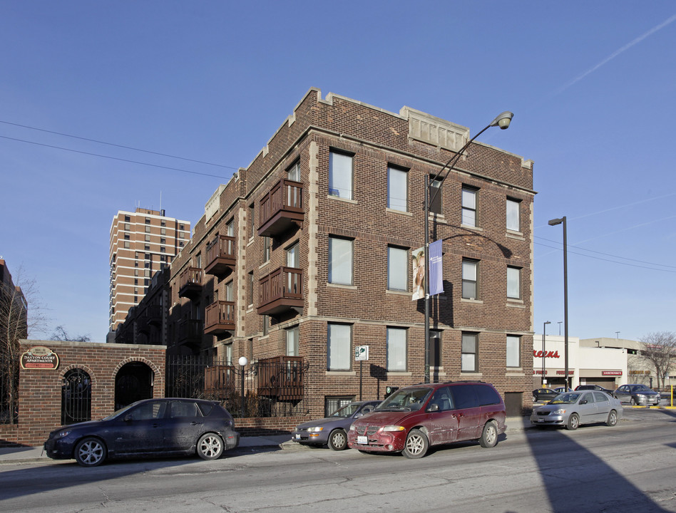 Dayton Court Apartments in Chicago, IL - Building Photo