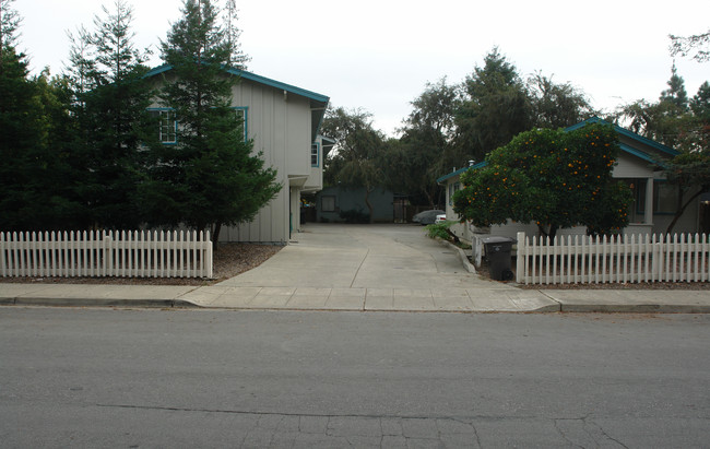 947 Boranda Ave in Mountain View, CA - Building Photo - Building Photo