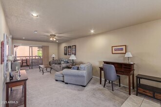 4303 E Cactus Rd, Unit 202 in Phoenix, AZ - Building Photo - Building Photo