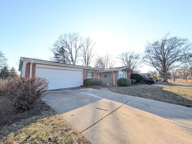3670 Tremont Dr in Florissant, MO - Building Photo - Building Photo