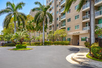 Paiwa Tower in Waipahu, HI - Foto de edificio - Building Photo