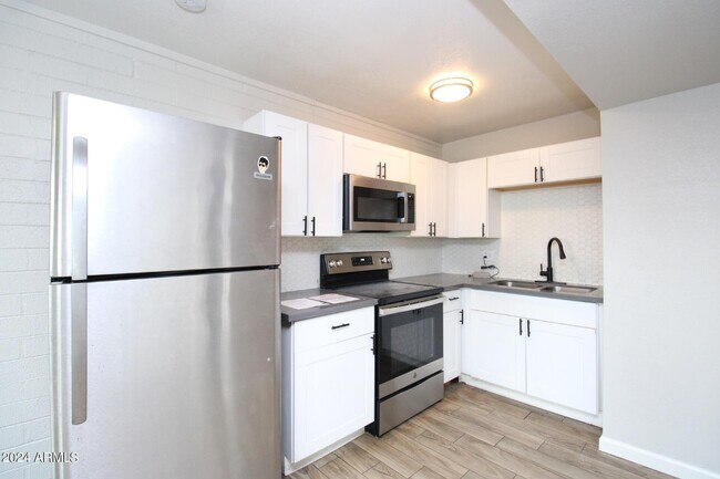 6044 N 21st Ave-Unit -1 in Phoenix, AZ - Building Photo - Building Photo