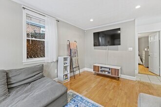 26 Boston St, Unit #1 in Boston, MA - Foto de edificio - Building Photo