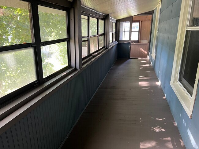 49 Wetmore Ave in Winchester, CT - Foto de edificio - Building Photo