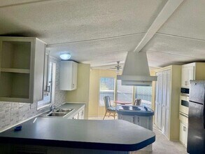 847 Oakwood Dr in Tarpon Springs, FL - Building Photo - Building Photo