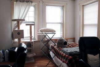 73 Longwood Ave in Brookline, MA - Foto de edificio - Building Photo