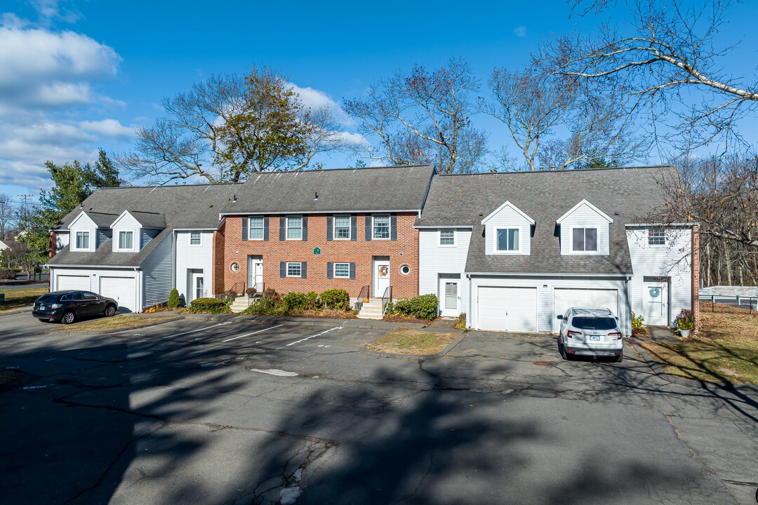 Sheltered Ponds in Plainville, CT - Building Photo