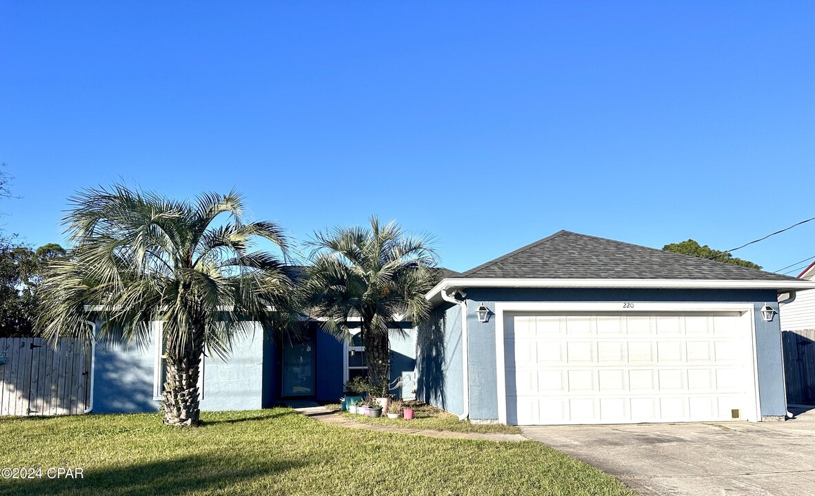 220 Pelican Way in Panama City Beach, FL - Building Photo