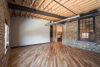 CWC  Community Within the Corridor in Milwaukee, WI - Foto de edificio - Building Photo