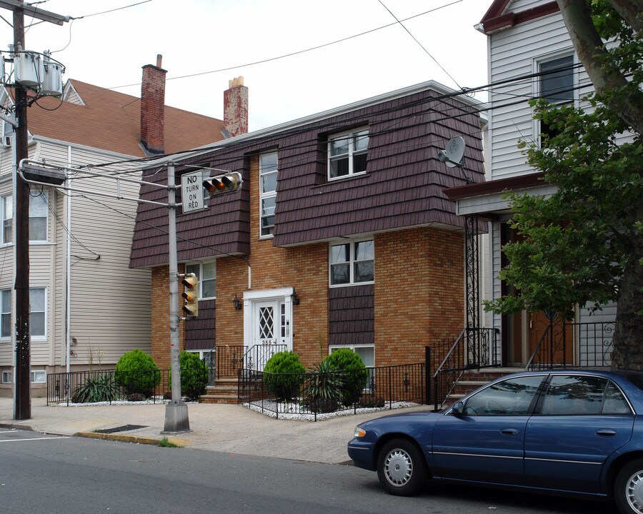 355 Lafayette St in Newark, NJ - Foto de edificio