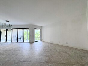 5701 Camino Del Sol in Boca Raton, FL - Building Photo - Building Photo