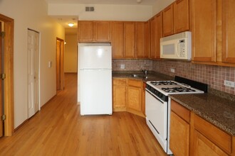 2138 W Chicago Ave, Unit 2R in Chicago, IL - Building Photo - Building Photo