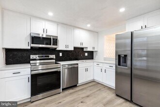 17409 Founders Mill Dr in Derwood, MD - Building Photo - Building Photo