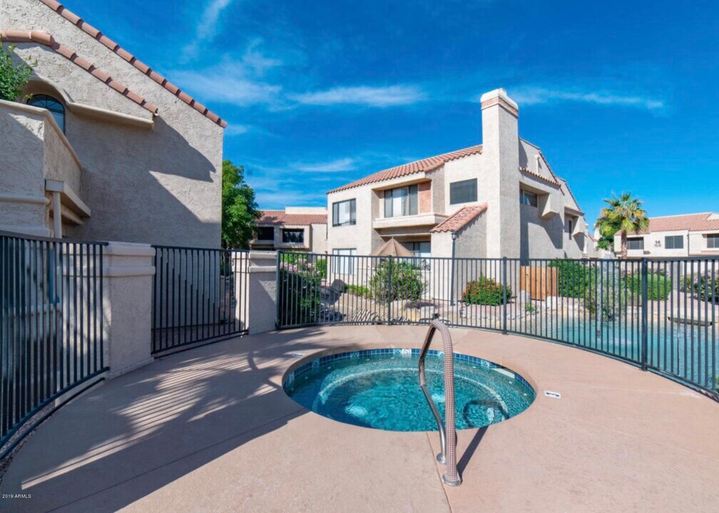 10055 E Mountainview Lake Dr in Scottsdale, AZ - Building Photo