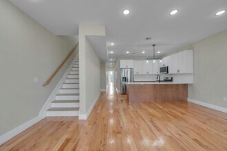 275 Pearsall Ave in Jersey City, NJ - Building Photo - Building Photo