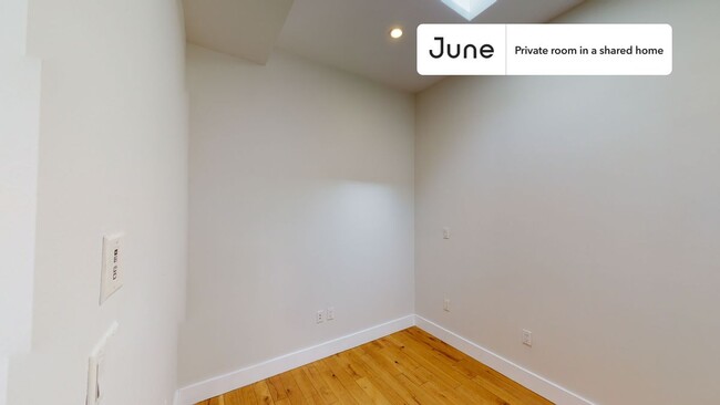 Private bedroom in 5 bed/2 bath Home in New York, NY - Building Photo - Building Photo