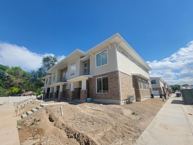 5490 Cup Ct in West Valley City, UT - Building Photo - Building Photo