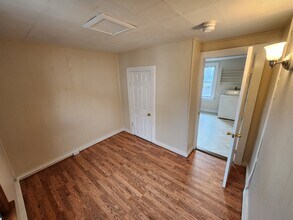 204 N Champlain St, Unit B in Burlington, VT - Foto de edificio - Building Photo