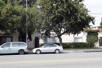 8407 Lindley Ave in Northridge, CA - Building Photo - Building Photo